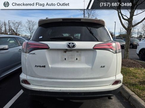 Used 2018 Toyota RAV4 LE image 5