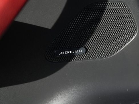 Used 2017 Jaguar F-PACE R-Sport image 32