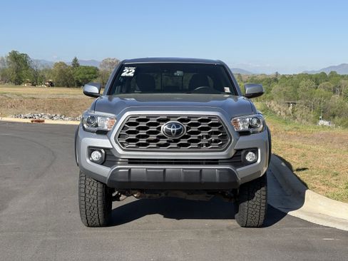 Used 2022 Toyota Tacoma TRD Off-Road AWD/4WD image 2