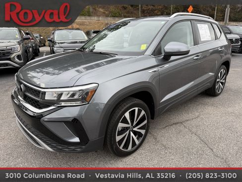 Certified 2022 Volkswagen Taos SE image 1