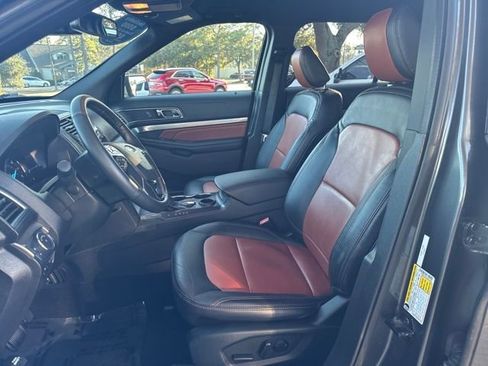 Used 2019 Ford Explorer XLT w/ Equipment Group 202A image 10
