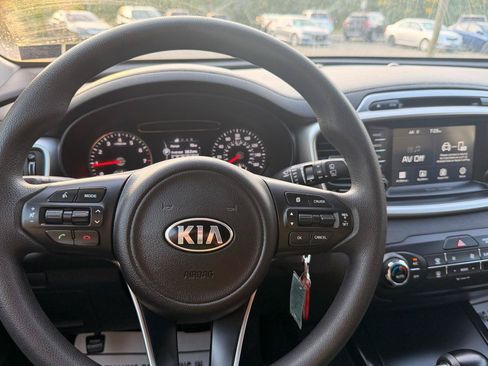 Used 2018 Kia Sorento FWD image 23