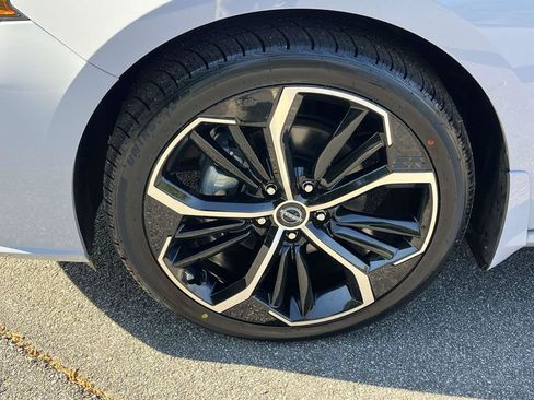 Used 2023 Nissan Altima 2.5 SR FWD image 9