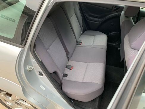 Used 2006 Pontiac Vibe w/ Sport Package FWD image 24