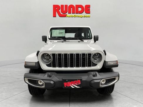 Used 2025 Jeep Wrangler Unlimited Sahara AWD/4WD image 2