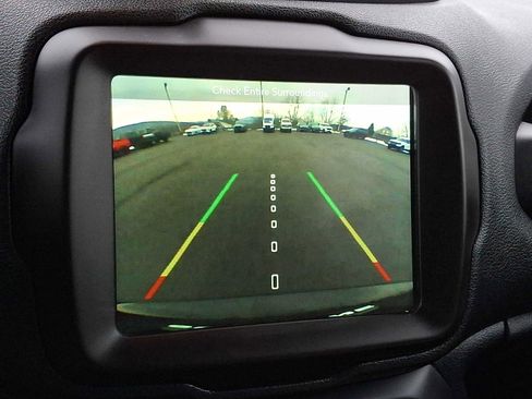 Used 2019 Jeep Renegade Latitude w/ UConnect 8.4 Nav Group image 18