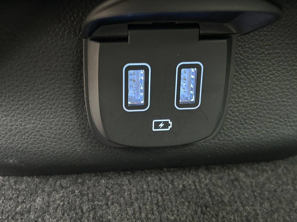 Used 2025 Genesis GV70 2.5T AWD/4WD image 21
