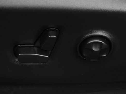 Used 2025 Chrysler Pacifica Select FWD image 14