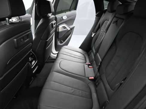 Used 2022 BMW X6 xDrive40i w/ Executive Package AWD/4WD image 30