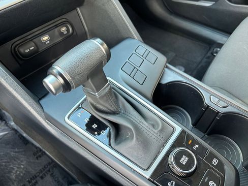 Used 2025 Kia Sportage LX image 36