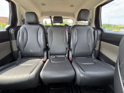 Used 2026 Kia Carnival FWD image 38