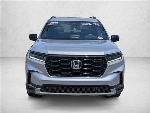 Used 2025 Honda Pilot TrailSport image 2
