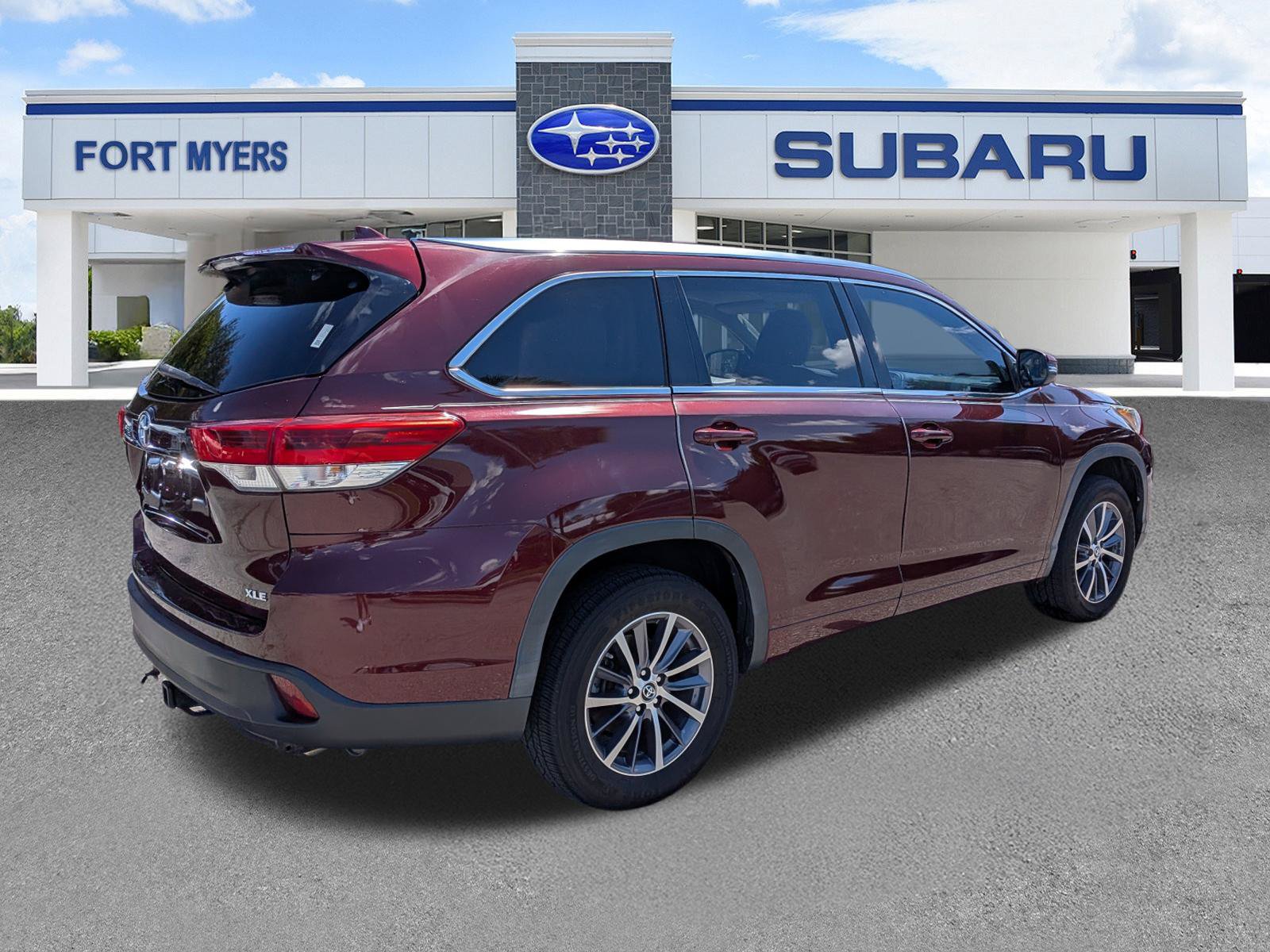 Used 2017 Toyota Highlander XLE FWD image 4