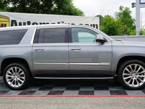 Used 2019 Cadillac Escalade ESV Luxury AWD/4WD image 6