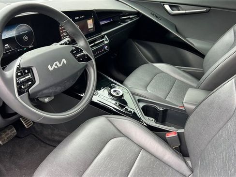 Certified 2023 Kia Niro Wave image 12