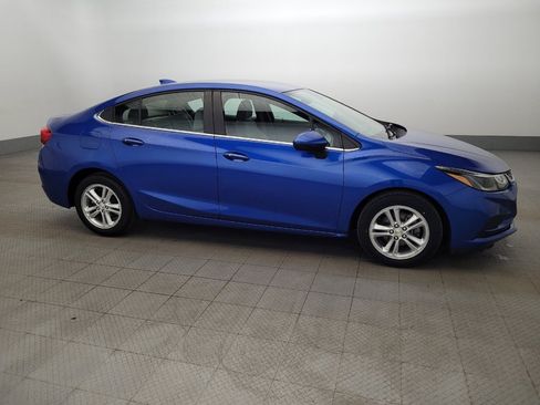 Used 2017 Chevrolet Cruze LT w/ Convenience Package image 11