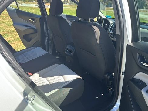 Used 2019 Chevrolet Equinox LS AWD/4WD image 16
