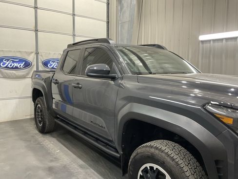 Used 2024 Toyota Tacoma TRD Off-Road image 4