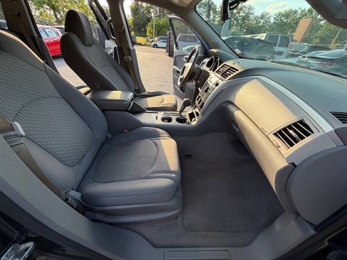 Used 2011 Chevrolet Traverse LS FWD image 21