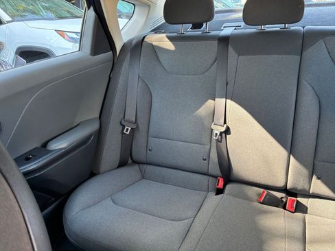 Used 2025 Kia K4 LXS image 38