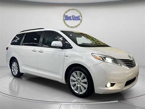 Used 2017 Toyota Sienna Limited Premium AWD/4WD image 6