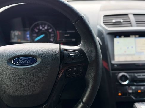 Used 2018 Ford Explorer XLT w/ Equipment Group 202A AWD/4WD image 25