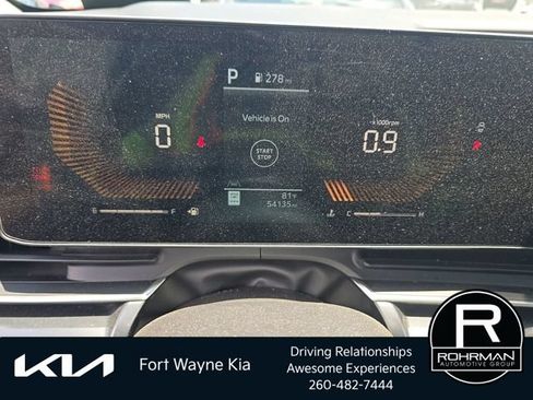 Certified 2025 Kia Carnival FWD image 12