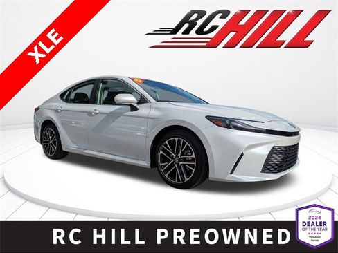 Used 2025 Toyota Camry XLE image 1
