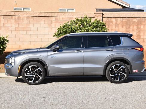 Used 2023 Mitsubishi Outlander SEL image 6