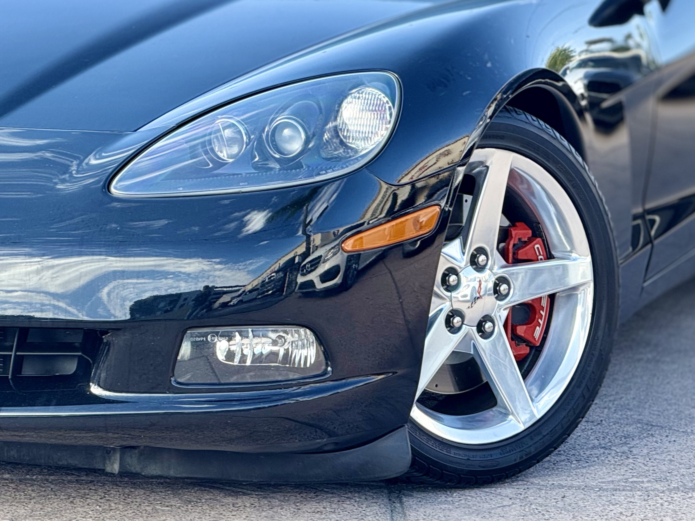 Used 2005 Chevrolet Corvette Coupe w/ Preferred Equipment Group RWD image 12