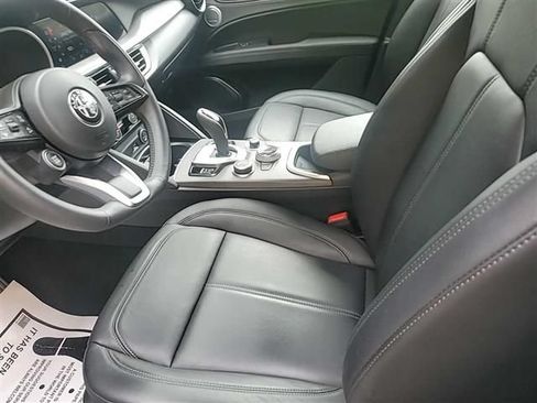 Used 2023 Alfa Romeo Stelvio Ti AWD/4WD image 2