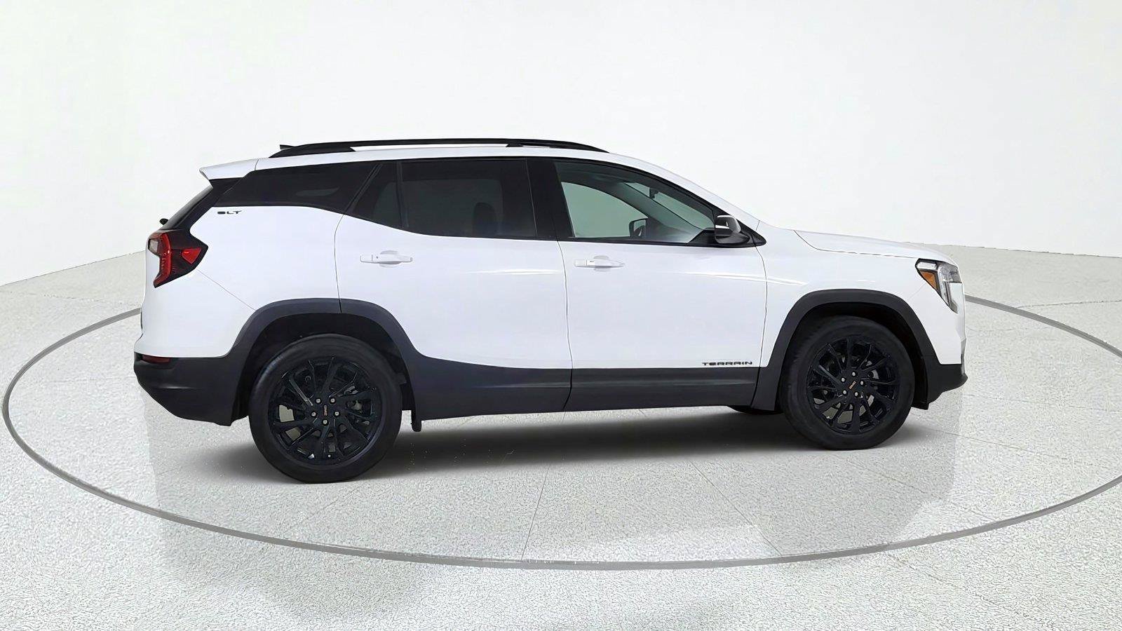 Used 2024 GMC Terrain SLT AWD/4WD image 7