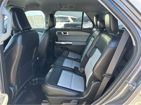 Used 2022 Ford Explorer XLT w/ Equipment Group 202A image 16