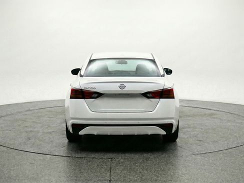 Used 2025 Nissan Altima 2.5 SV image 6