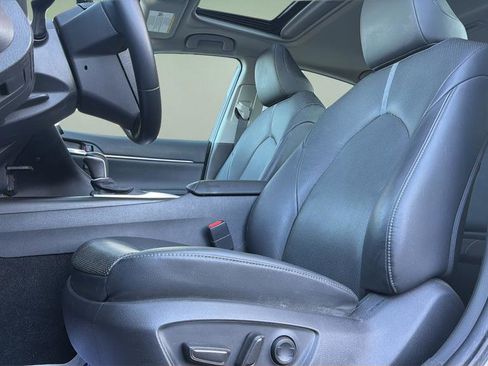 Used 2021 Toyota Camry XLE w/ Navigation Upgrade Package image 23