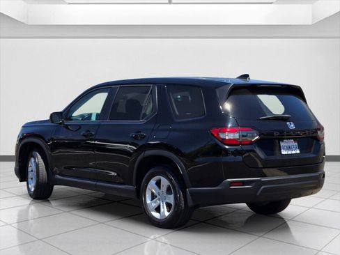Used 2023 Honda Pilot LX image 7