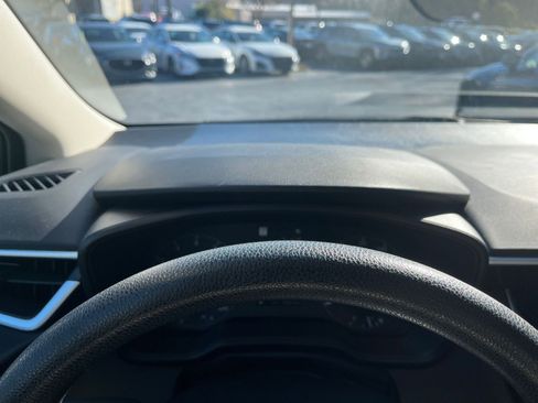 Used 2025 Toyota Corolla LE image 28