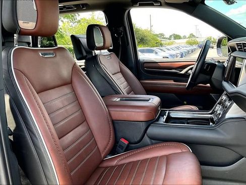 Used 2023 GMC Yukon Denali Ultimate w/ LPO, Floor Liner Package AWD/4WD image 30