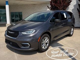 Used 2023 Chrysler Pacifica Touring-L AWD/4WD video 1