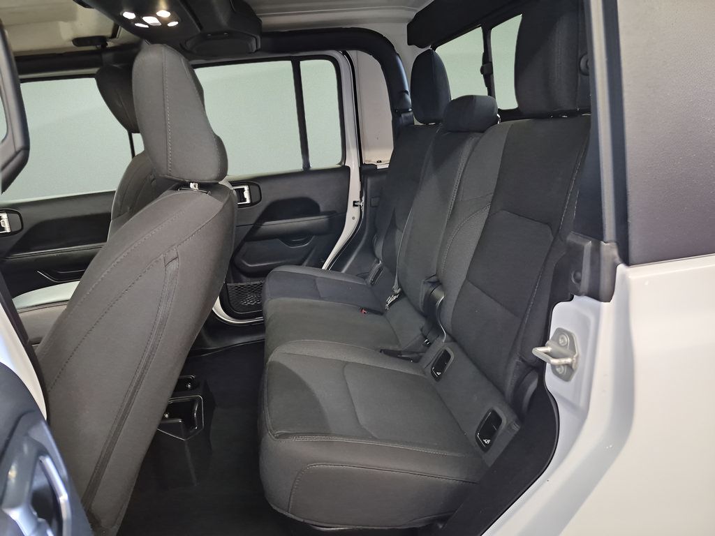 Used 2023 Jeep Gladiator Overland AWD/4WD image 12