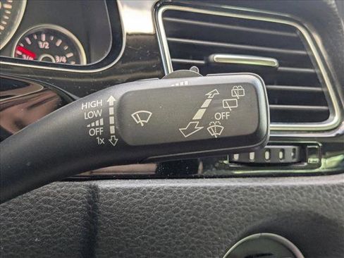 Used 2014 Volkswagen Touareg Sport image 7