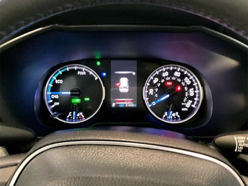 Used 2022 Toyota RAV4 XLE image 25