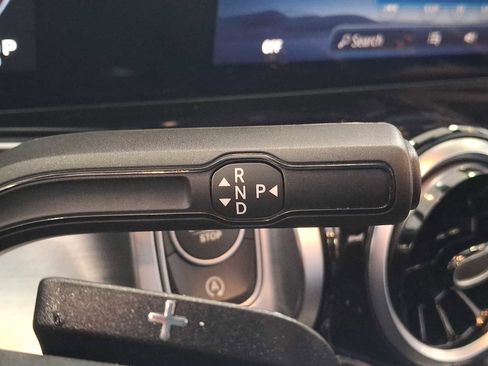 Used 2026 Mercedes-Benz GLB 250 4MATIC image 12