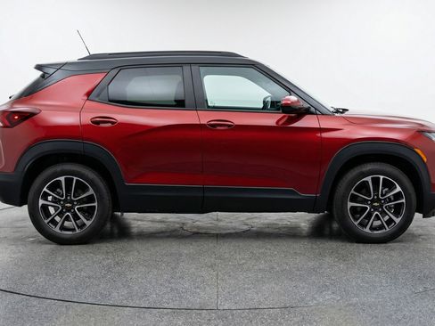 Used 2025 Chevrolet TrailBlazer LT w/ Driver Confidence Package image 11