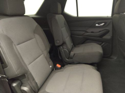 Used 2023 Chevrolet Traverse LT FWD image 19