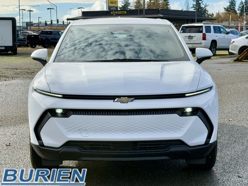 New 2026 Chevrolet Equinox EV LT image 8