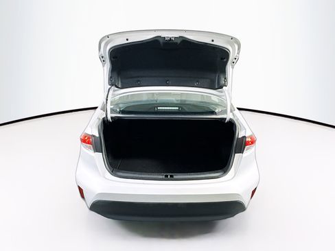 Used 2025 Toyota Corolla LE image 29