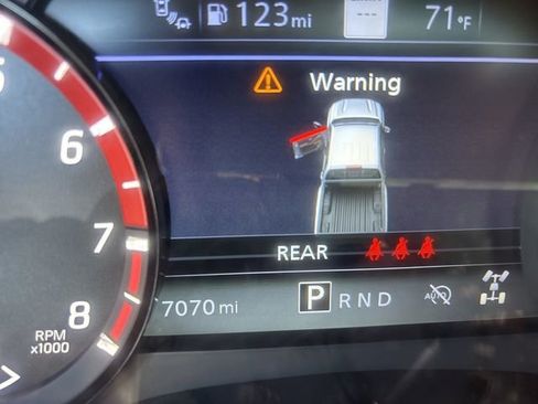 Used 2025 Nissan Frontier PRO-4X w/ Pro Premium Package image 13