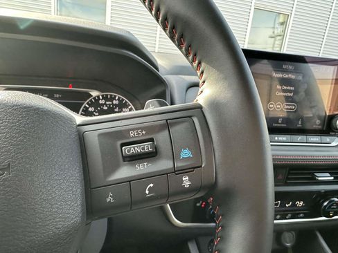 Used 2025 Nissan Rogue SV image 28