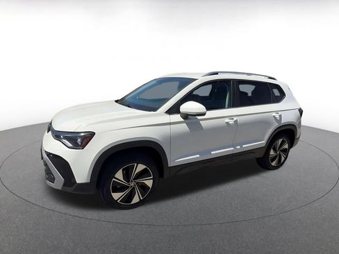 Used 2026 Volkswagen Taos SE AWD/4WD image 7
